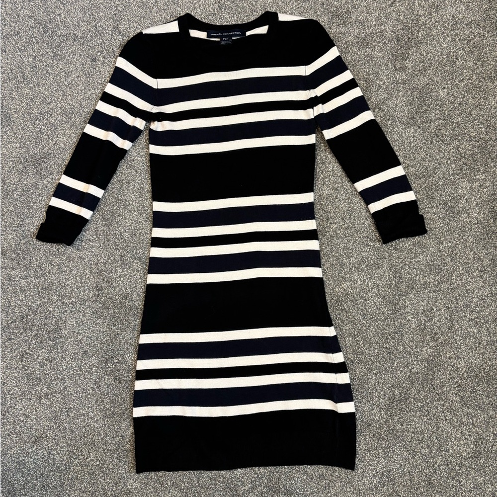 French Connection sweater dress size XS
Striped black/white/navy
